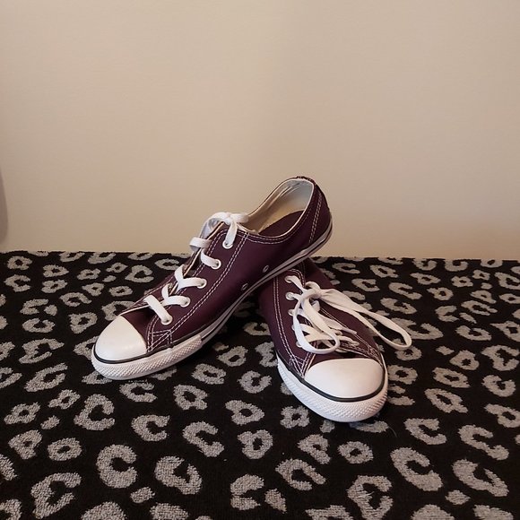 Converse Shoes - Converse shoes women's 8.5 Ox Blood